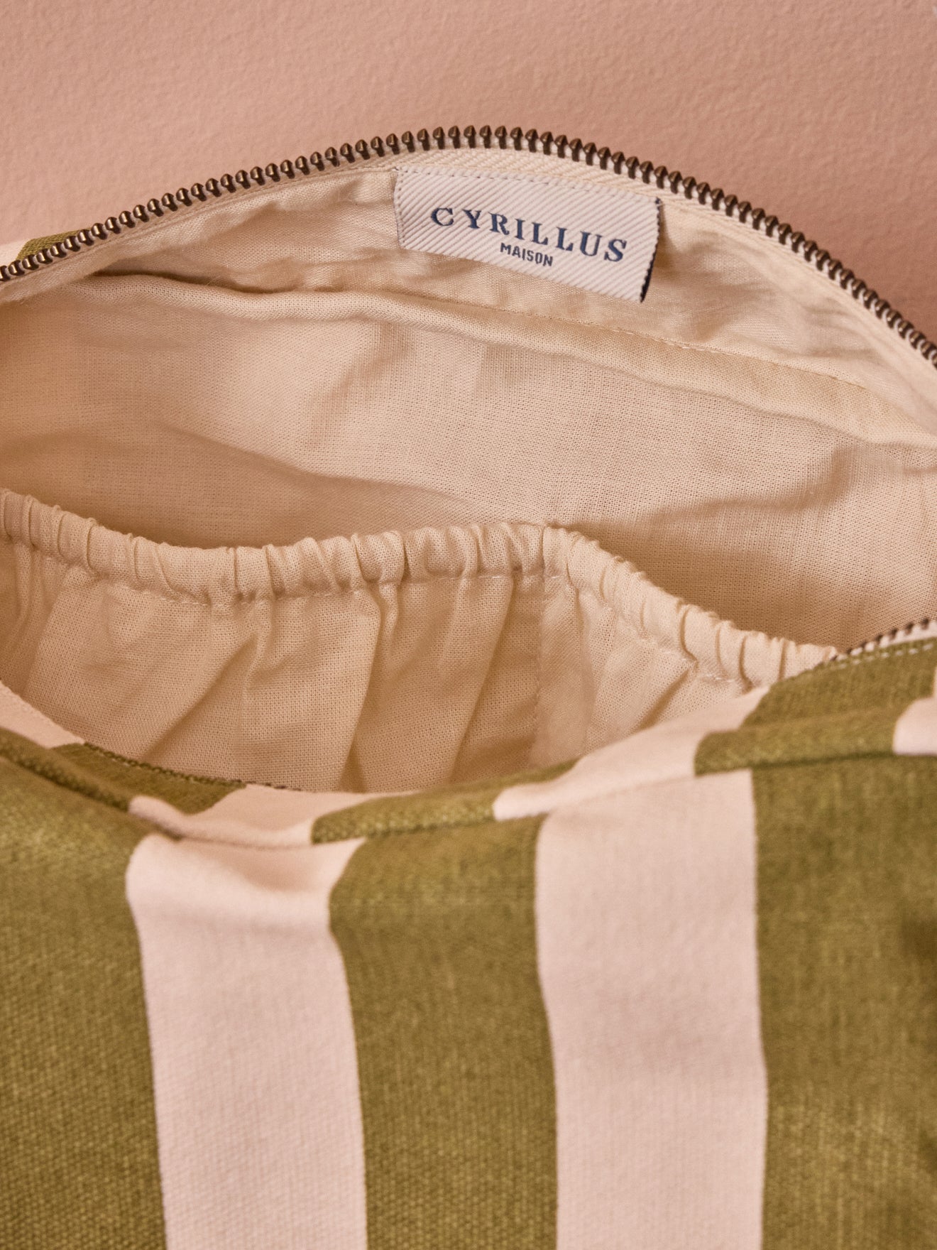 Trousse en toile rayée