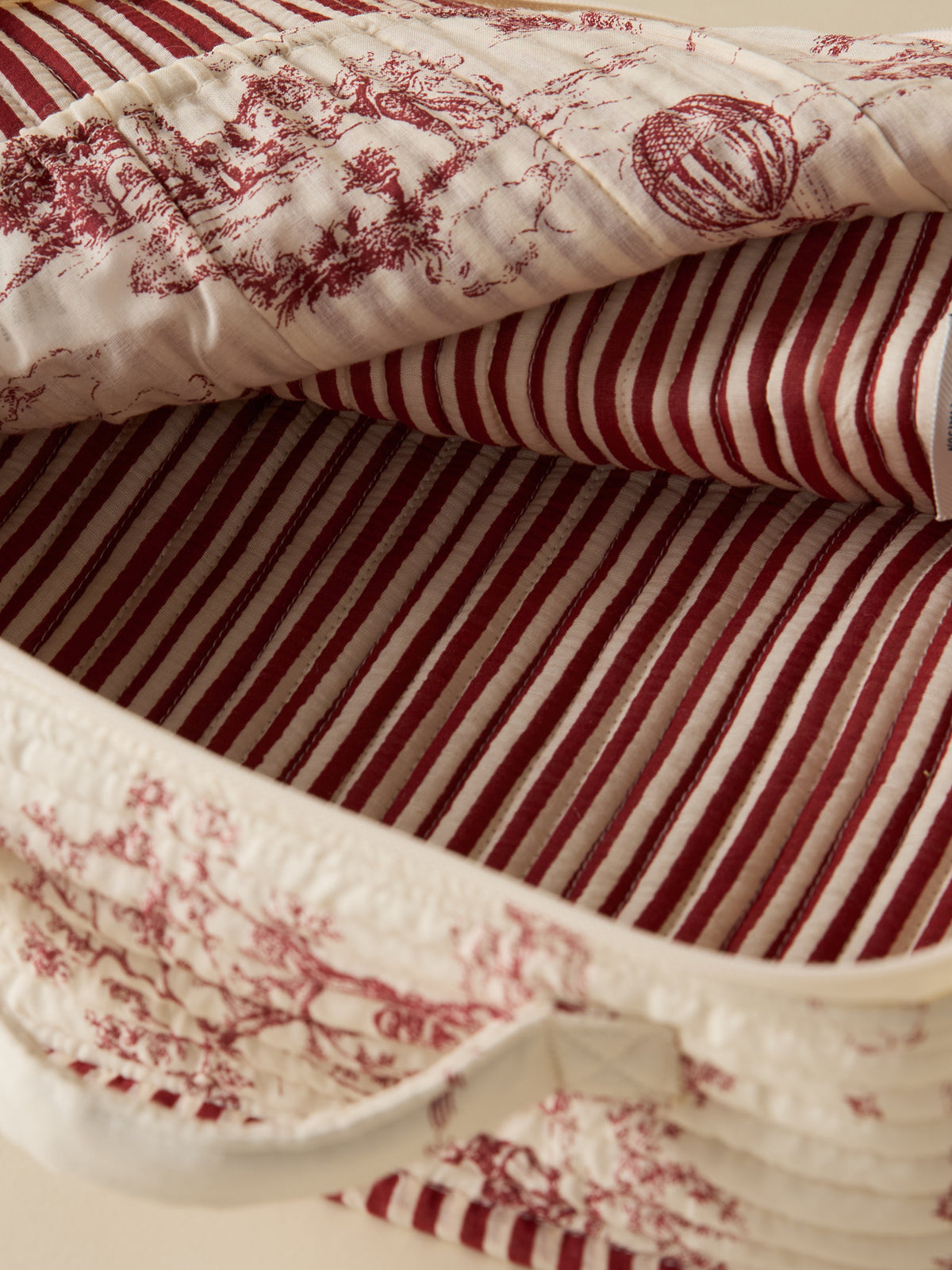 Valisette matelassée esprit toile de Jouy