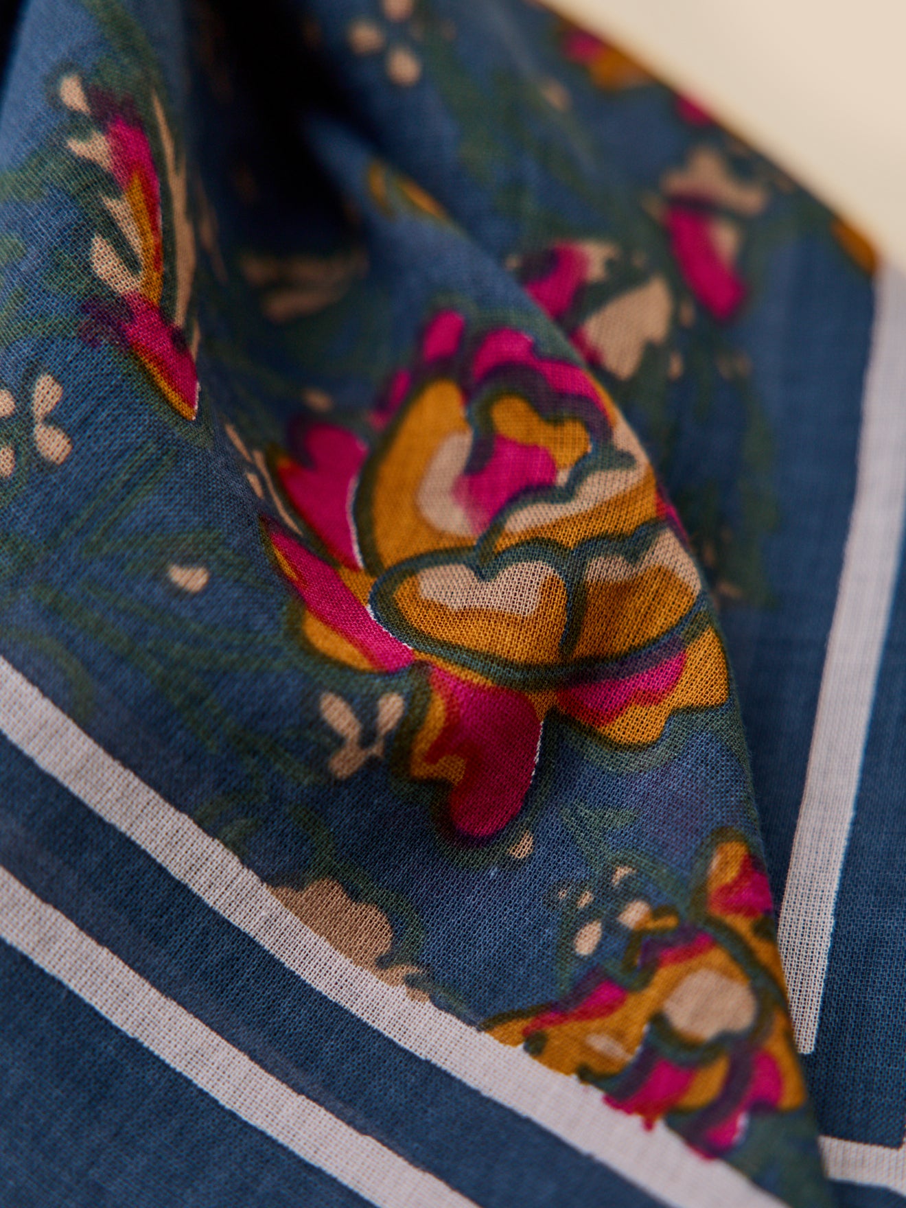 Foulard imprimé fleurs femme