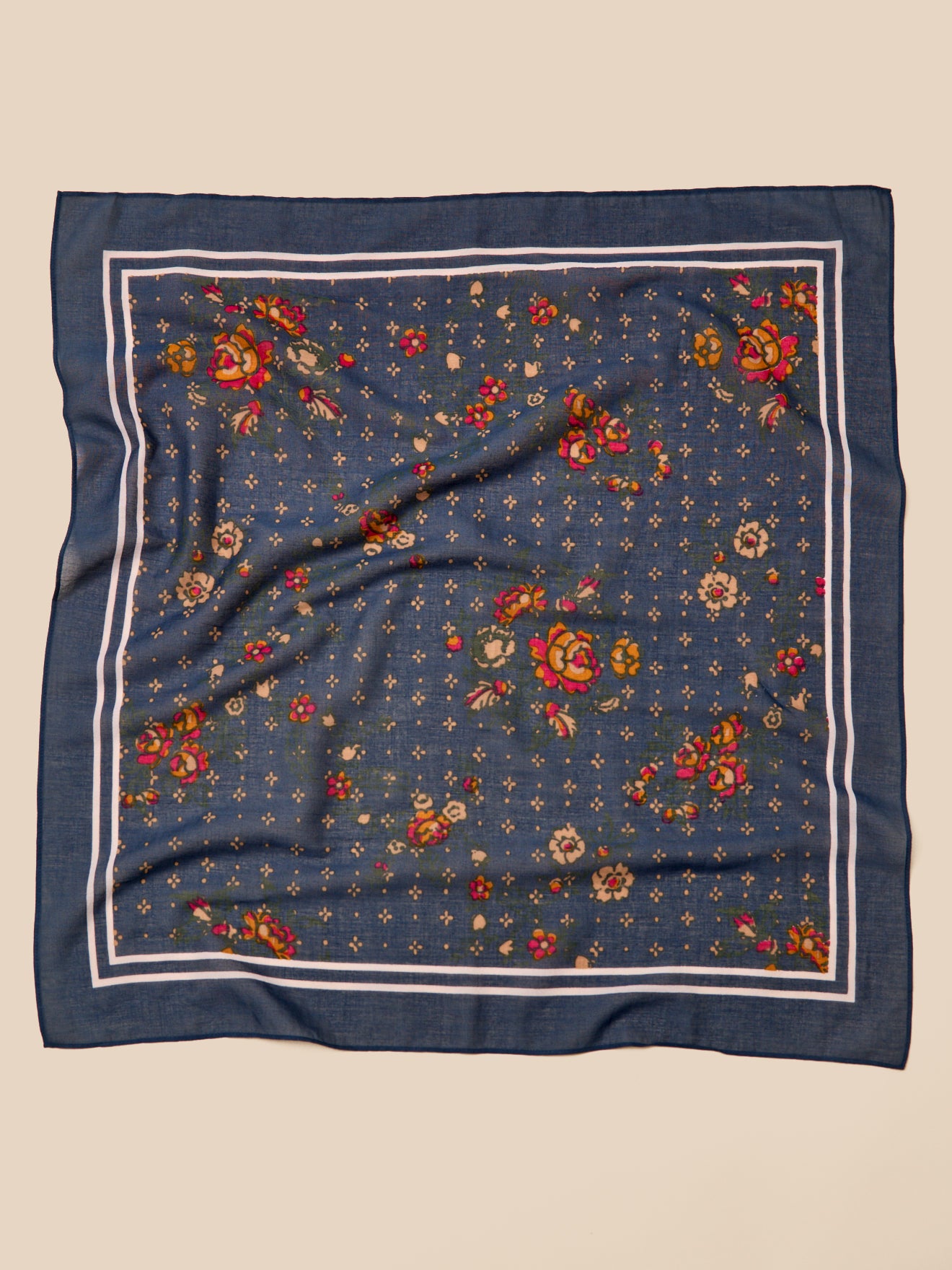 Foulard imprimé fleurs femme