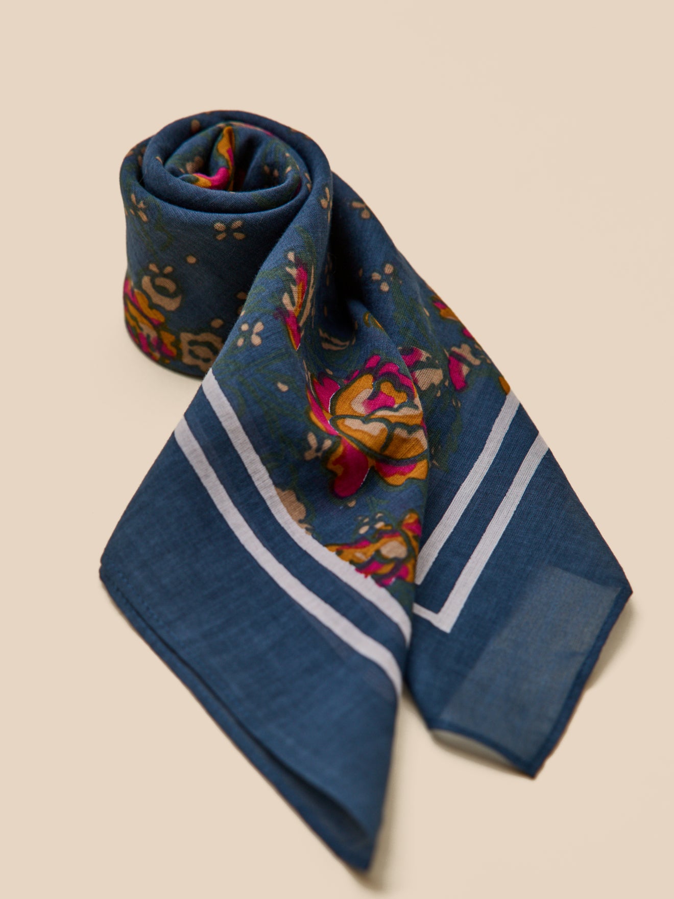 Foulard imprimé fleurs femme