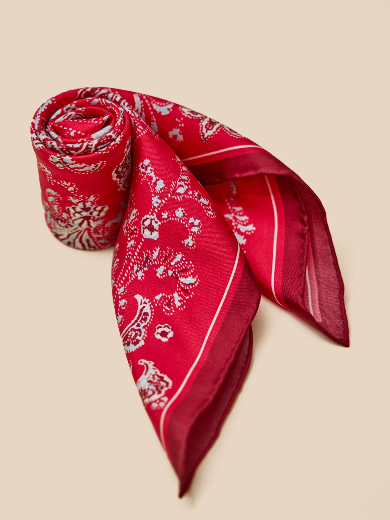 Foulard soie femme motif Paisley