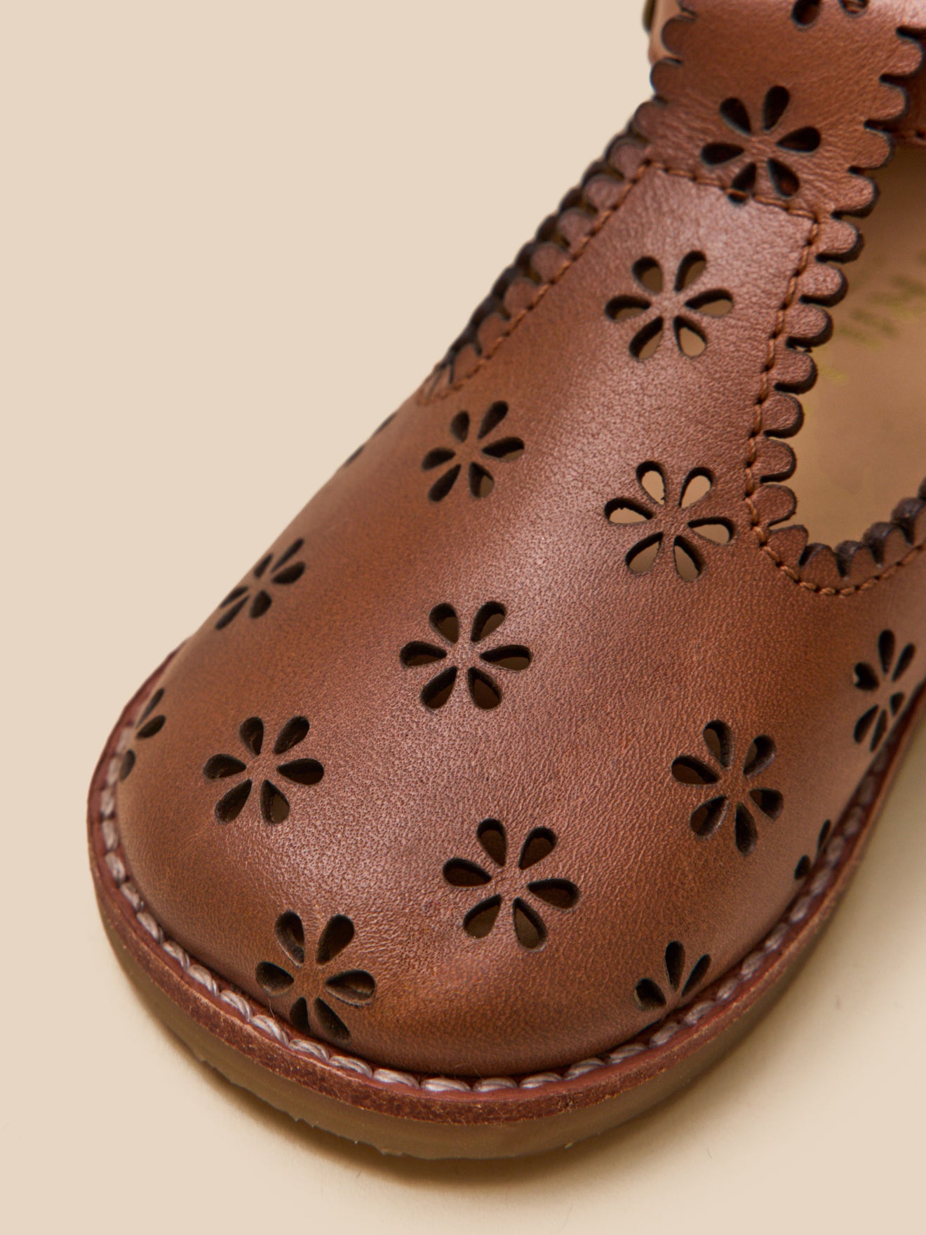 Salomés perforées en cuir Bébé