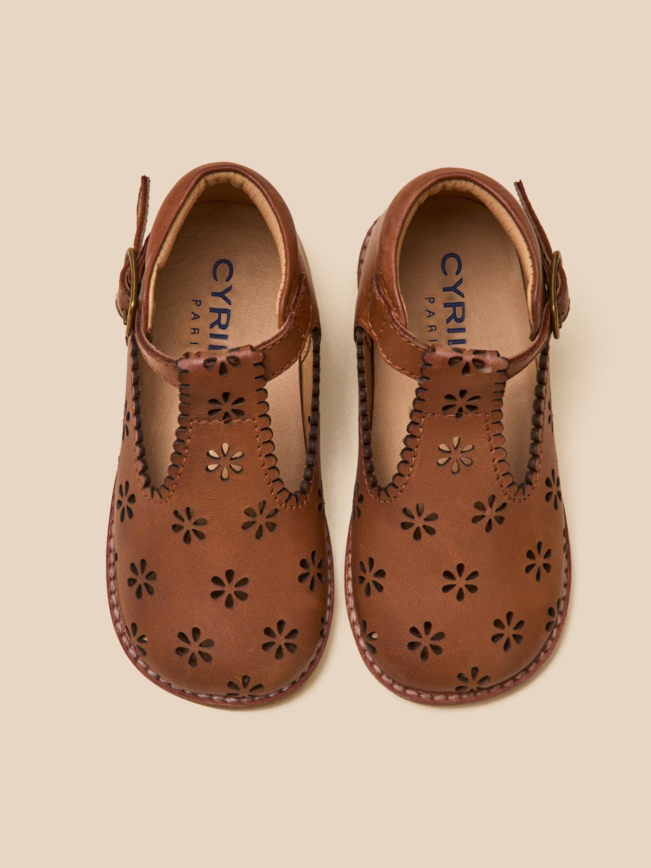 Salomés perforées en cuir Bébé