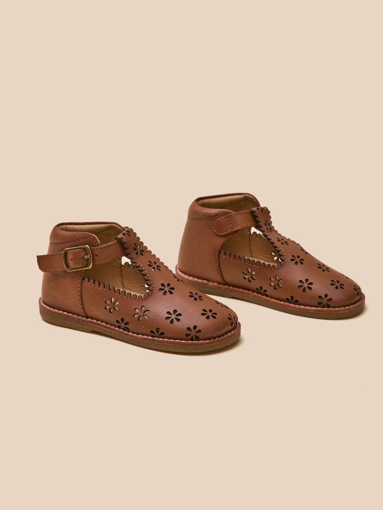 Salomés perforées en cuir Bébé