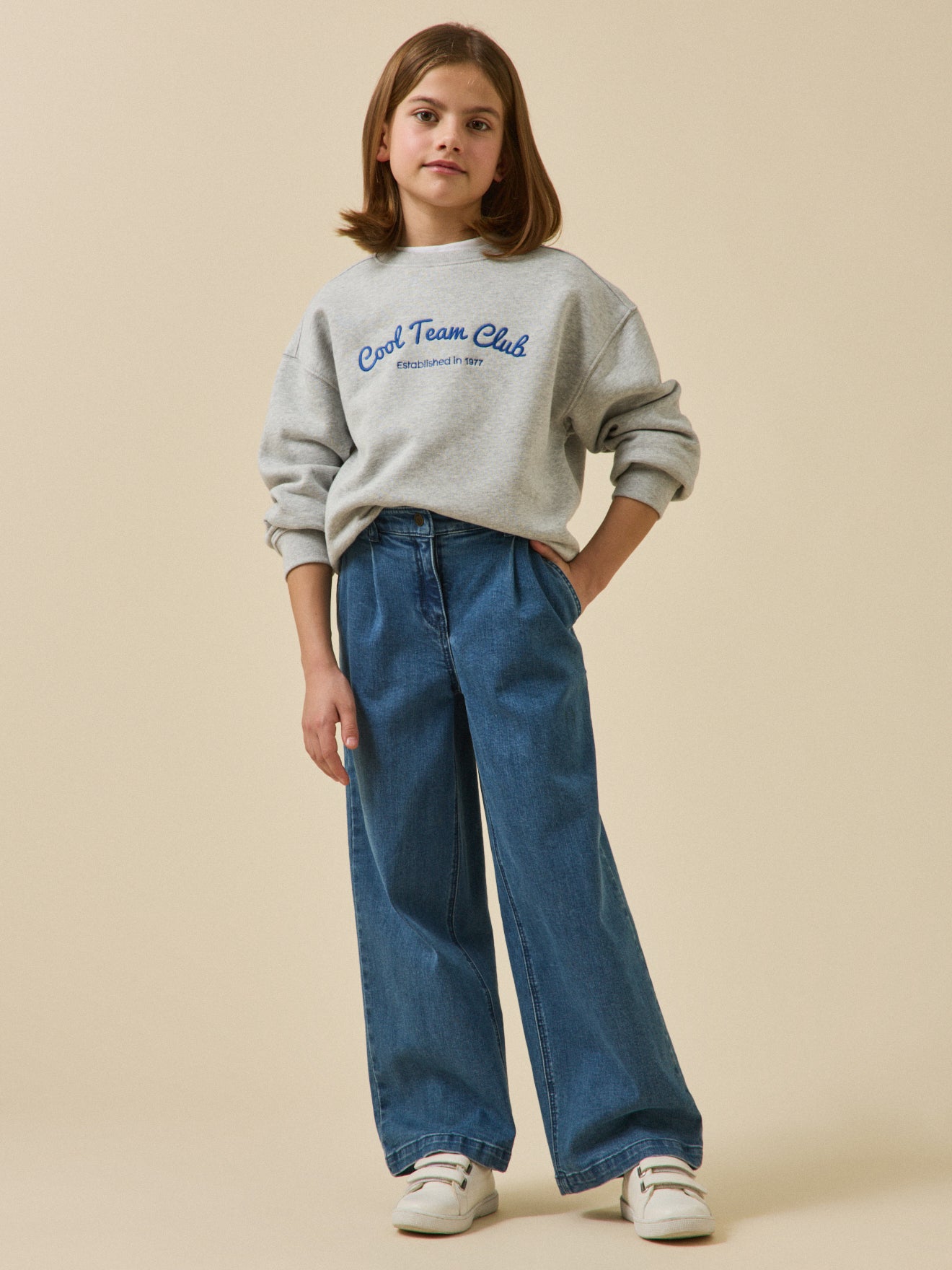 Sweat brodé Fille - Collection Junior