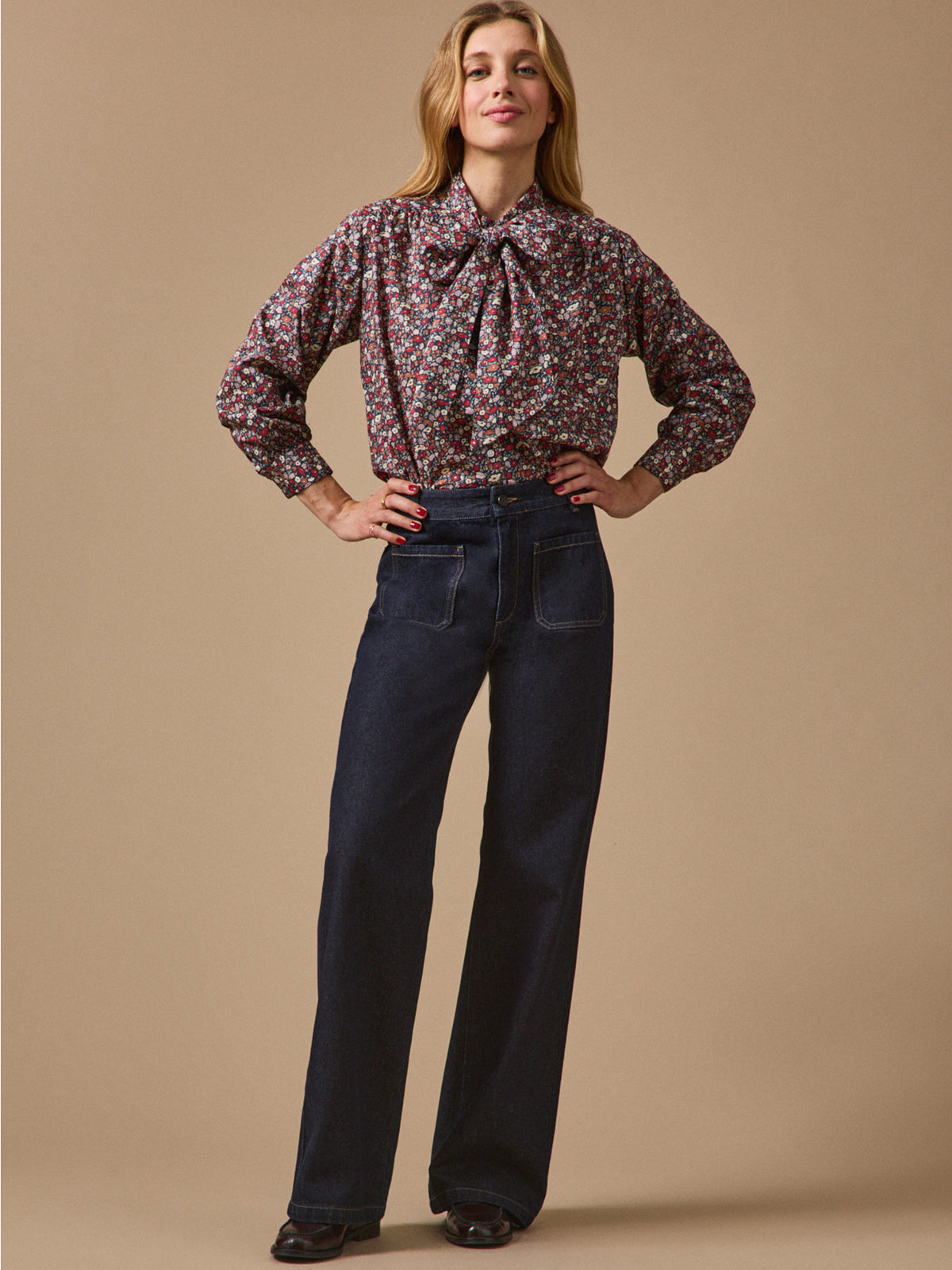 LOOKBOOK_DENIM_FEMME_DROIT_BRUT_AVEC_BLOUSE_LIBERTY_d7859e69-ddaf-435b-af65-f3b0e96cd890