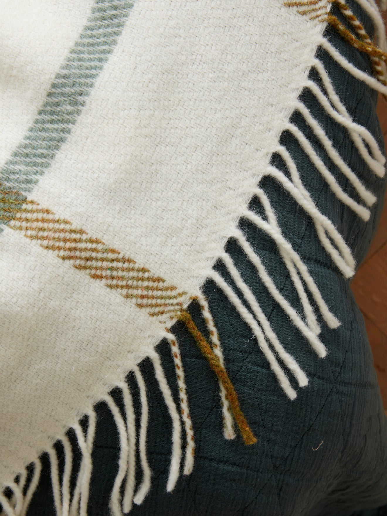 Plaid XL à carreaux, laine majoritaire