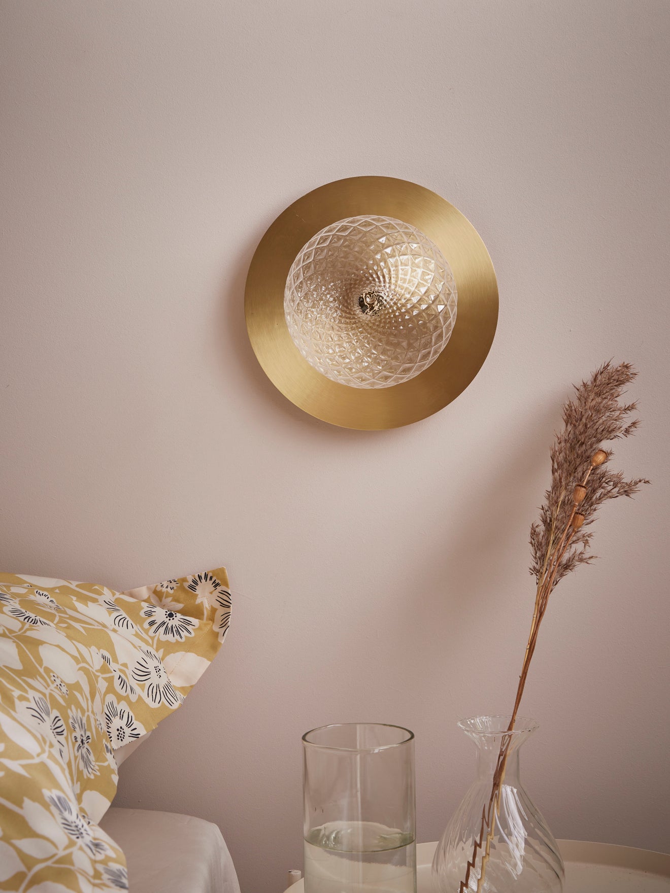 Applique globe et métal